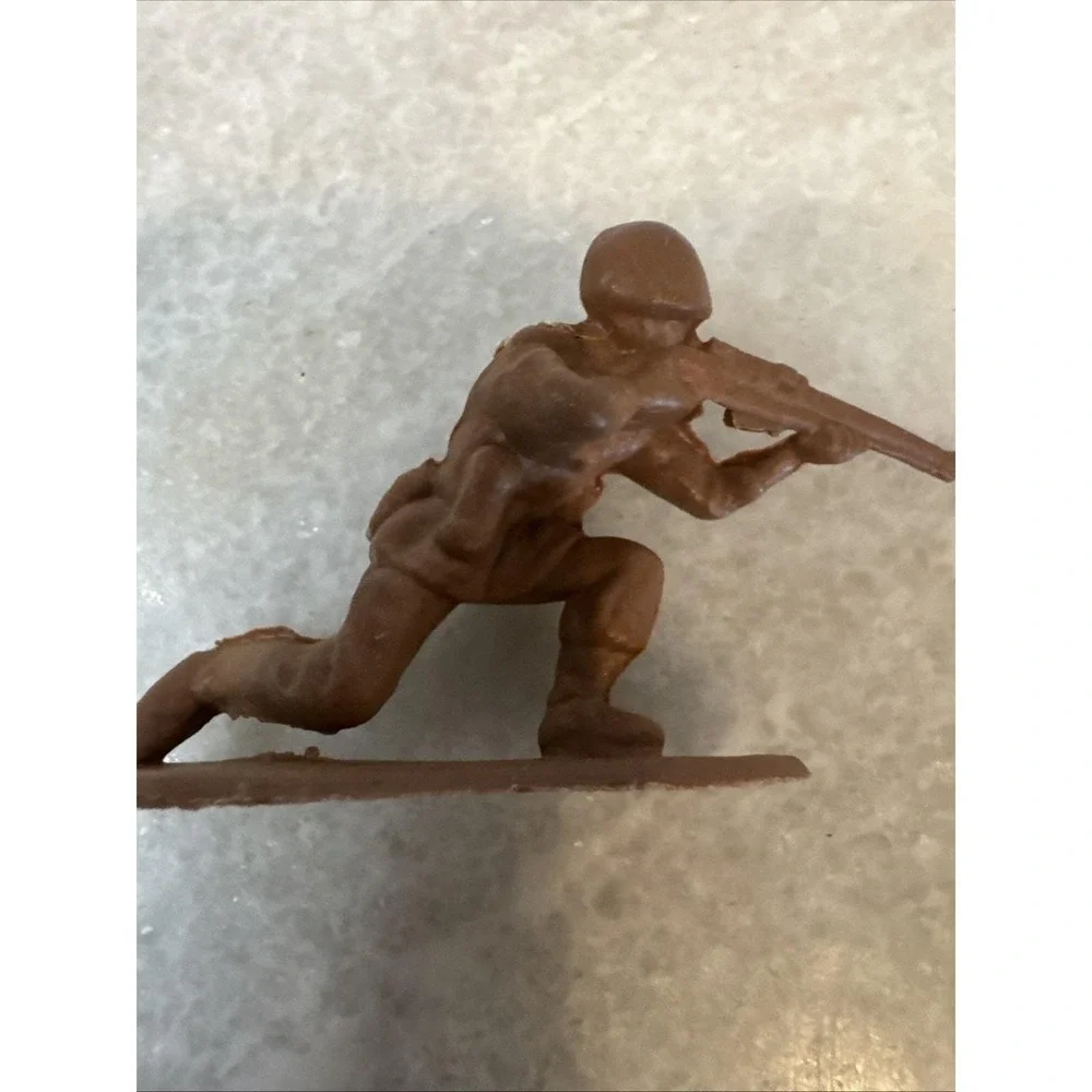 Vintage Lot Of 4 Toy Soldiers Brown‎